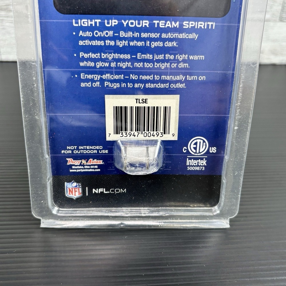 SEATTLE SEAHAWKS TEAM FROSTED NIGHT LIGHT PLUG-IN LED W/LIGHT SENSOR NEW - Picture 4 of 9